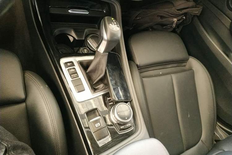 Used BMW 1 Series 2017 118i Sport Edition Gear Lever