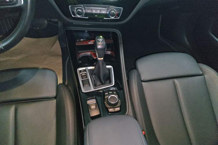 Used BMW 1 Series 2017 118i Sport Edition Gear Lever