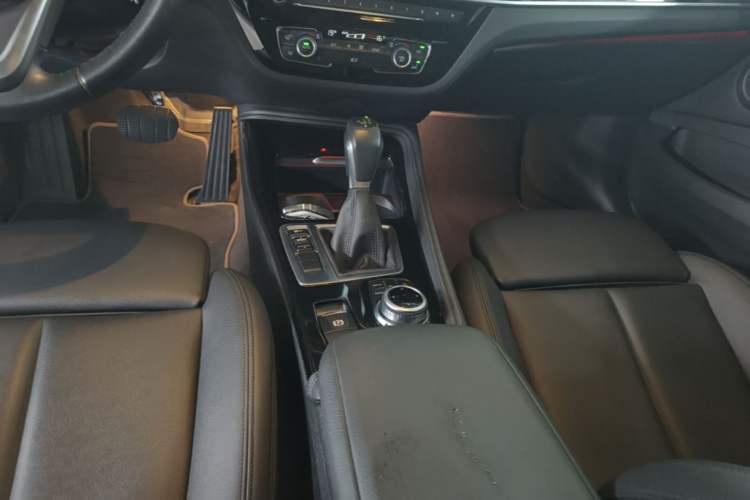 Used BMW 1 Series 2017 118i Design Package Model Gear Lever
