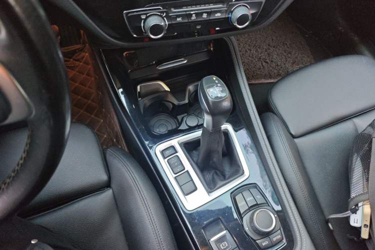 Used BMW 1 Series 2017 118i Sport Edition Gear Lever
