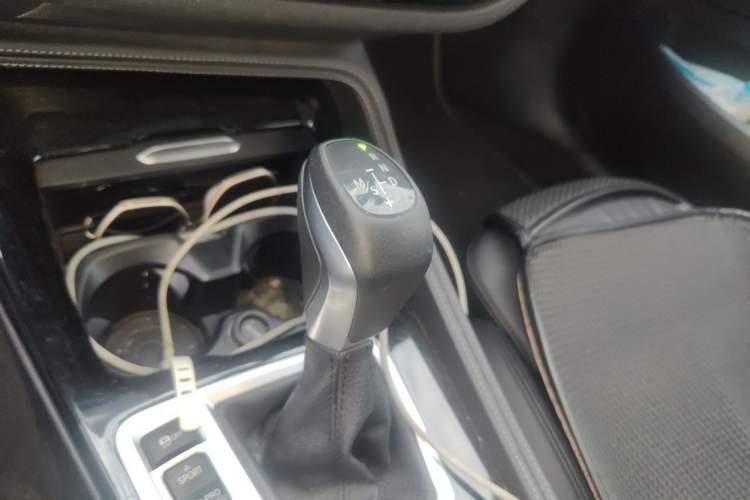 Used BMW 1 Series 2017 118i Sport Edition Gear Lever