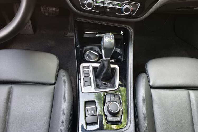 Used BMW 1 Series 2017 118i Sport Edition Gear Lever