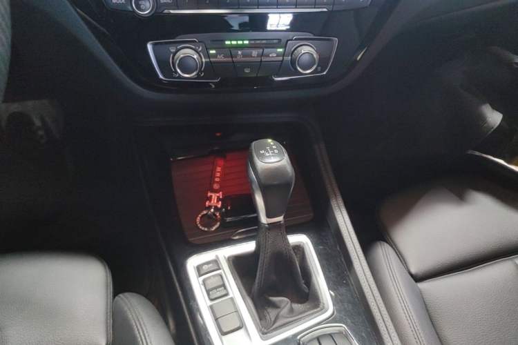 Used BMW 1 Series 2017 118i Sport Edition Gear Lever