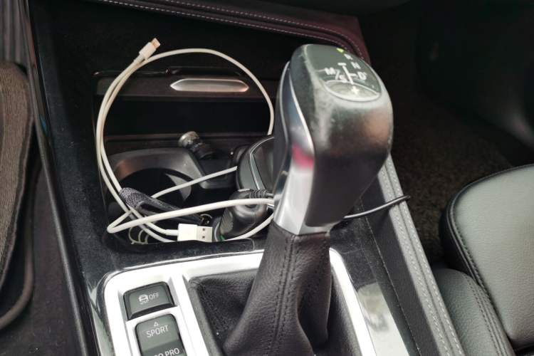 Used BMW 1 Series 2017 118i Sport Edition Gear Lever
