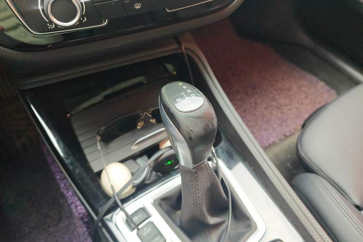 Used BMW 1 Series 2017 118i Sport Edition Gear Lever