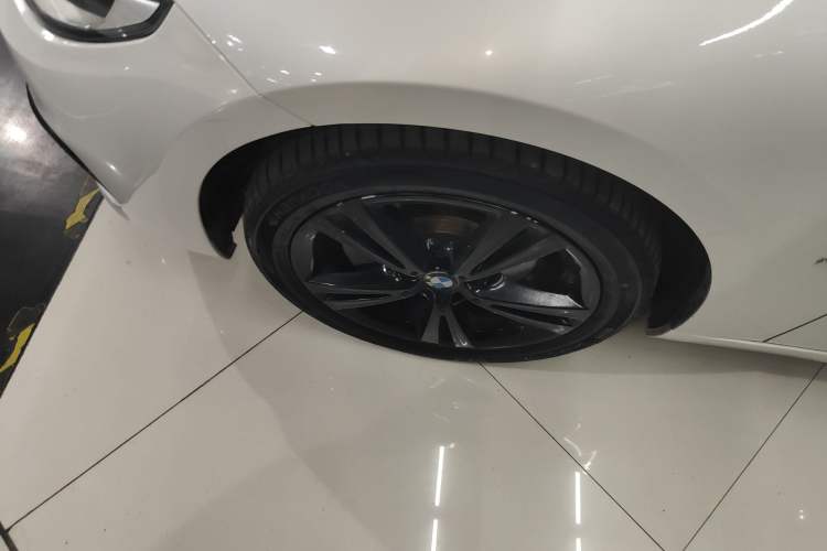 Used BMW 1 Series 2017 118i Design Package Model Left Front Wheel Hub