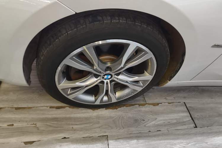 Used BMW 1 Series 2017 120i Design Package Model Left Front Wheel Hub