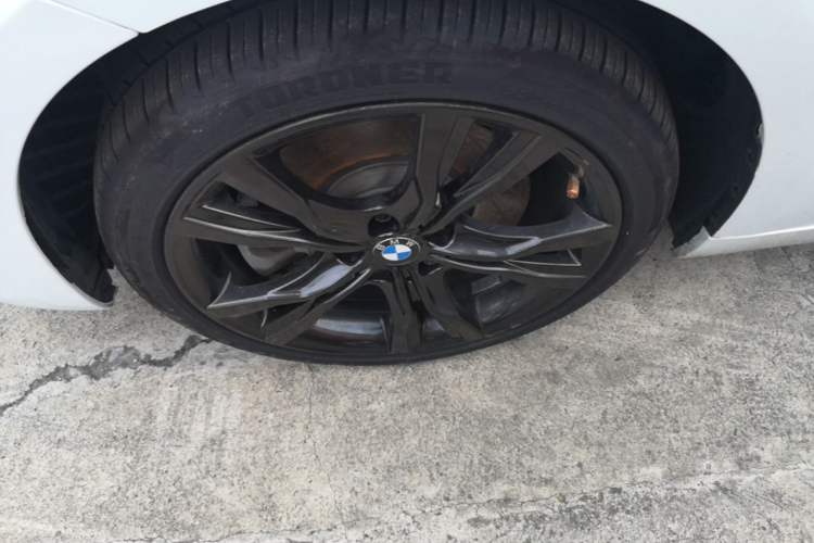Used BMW 1 Series 2017 120i Design Package Model Left Front Wheel Hub