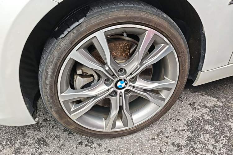 Used BMW 1 Series 2017 120i Design Package Model Left Front Wheel Hub