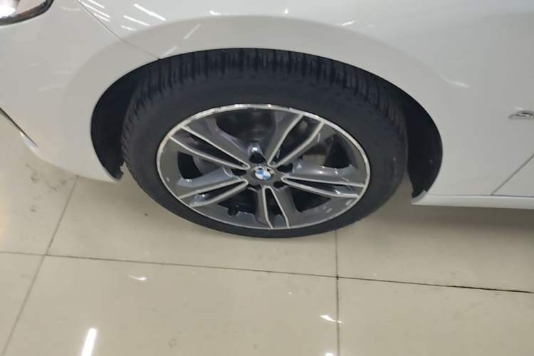 Used BMW 1 Series 2017 118i Sport Edition Left Front Wheel Hub