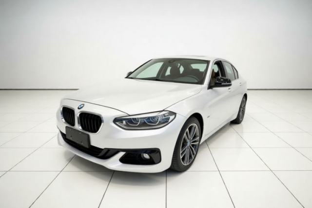 BMW 1 Series 2017 118i Sport Edition مستعملة
