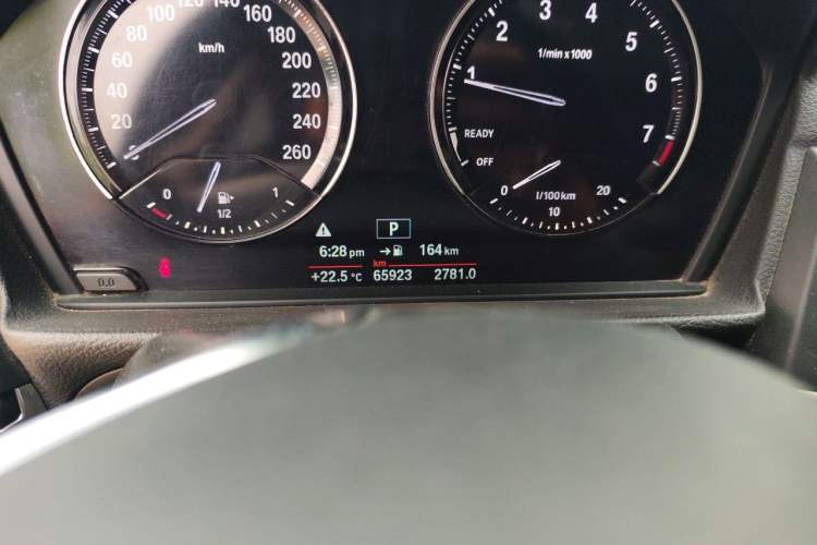 Used BMW 1 Series 2017 118i Design Package Model Odometer Close Up