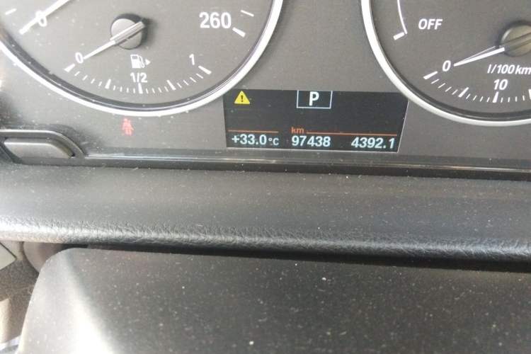 Used BMW 1 Series 2017 118i Fashion Model Odometer Close Up