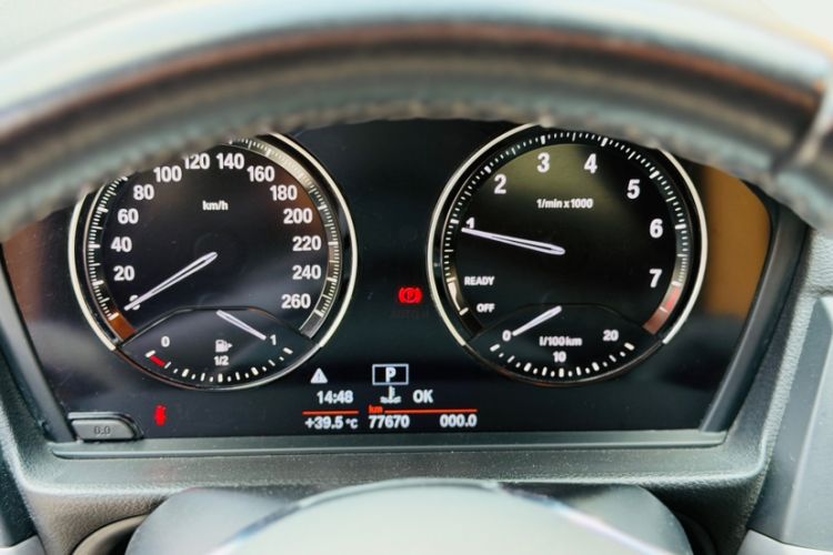 Used BMW 1 Series 2017 118i Fashion Model Odometer Close Up