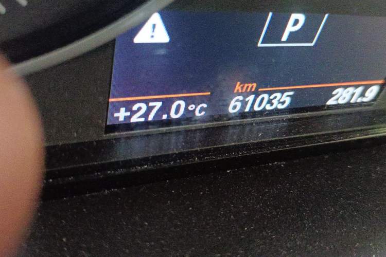 Used BMW 1 Series 2017 118i Fashion Model Odometer Close Up