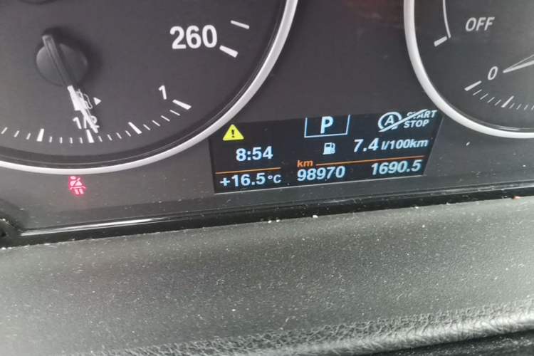 Used BMW 1 Series 2017 118i Fashion Model Odometer Close Up