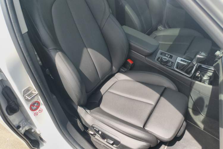 Used BMW 1 Series 2017 118i Sport Edition Right Front Seat