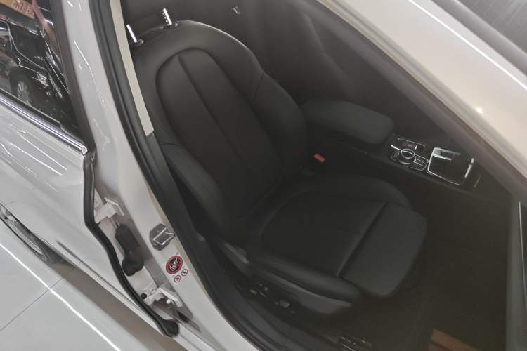 Used BMW 1 Series 2017 118i Design Package Model Right Front Seat