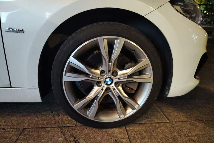 Used BMW 1 Series 2017 120i Design Package Model Right Front Wheel Hub