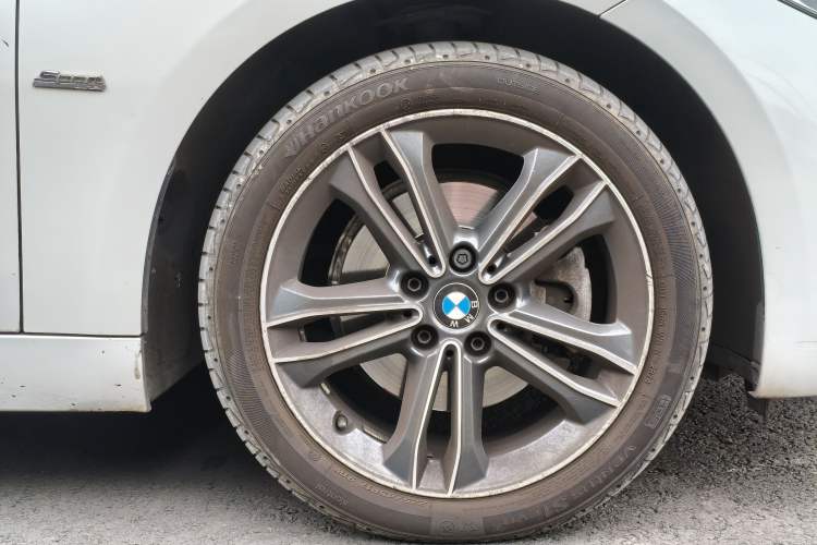 Used BMW 1 Series 2017 118i Sport Edition Right Front Wheel Hub