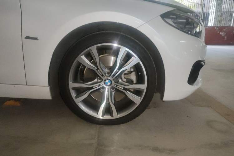 Used BMW 1 Series 2017 120i Design Package Model Right Front Wheel Hub