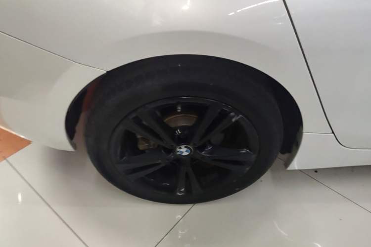 Used BMW 1 Series 2017 118i Design Package Model Right Rear Wheel Hub