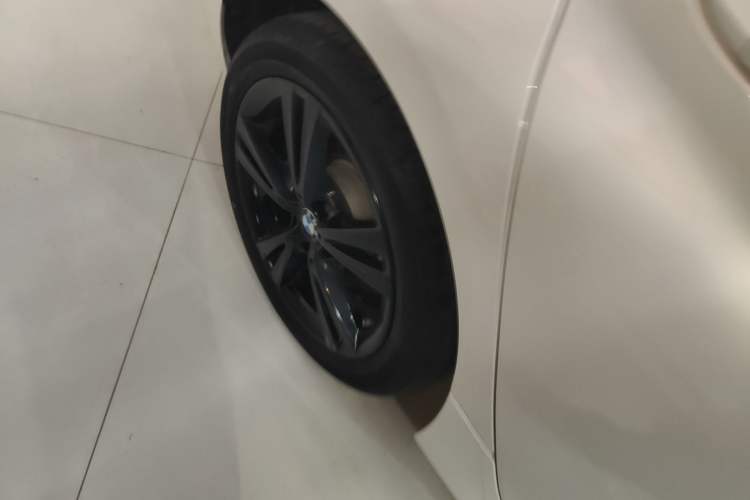 Used BMW 1 Series 2017 118i Design Package Model Right Rear Wheel Hub