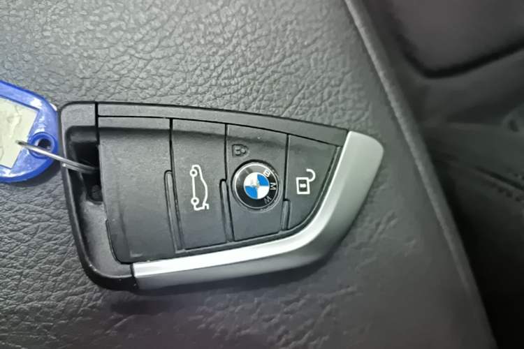 Used BMW 1 Series 2017 118i Fashion Model Vehicle Key