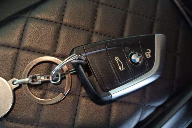 Used BMW 1 Series 2017 118i Fashion Model Vehicle Key