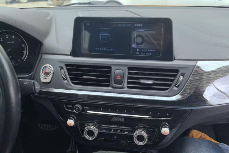 Used BMW 1 Series 2017 118i Sport Edition Audio And AC Panel
