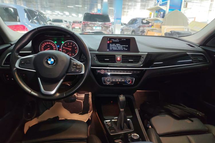 Used BMW 1 Series 2017 118i Sport Edition Center Console