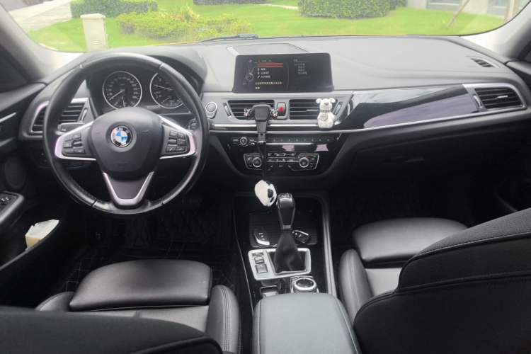 Used BMW 1 Series 2017 118i Design Package Model Center Console
