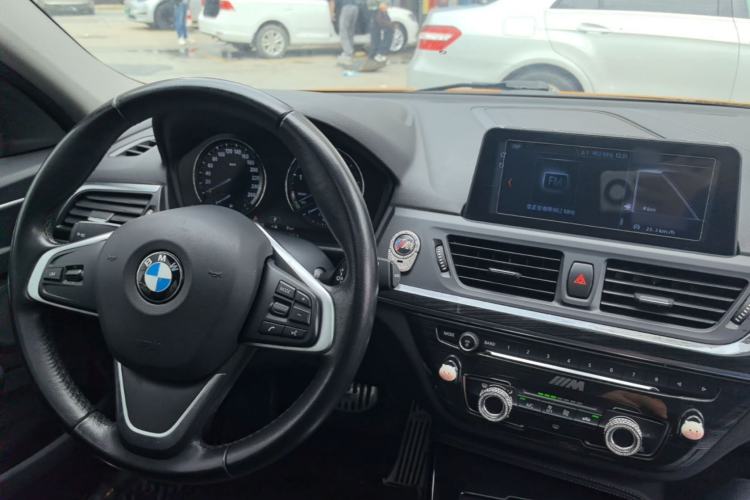 Used BMW 1 Series 2017 118i Sport Edition Center Console