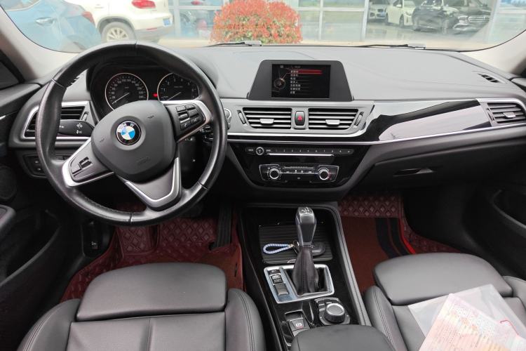 Used BMW 1 Series 2017 118i Sport Edition Center Console