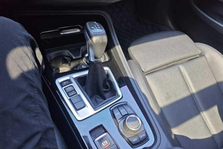 Used BMW 1 Series 2017 118i Sport Edition Gear Lever