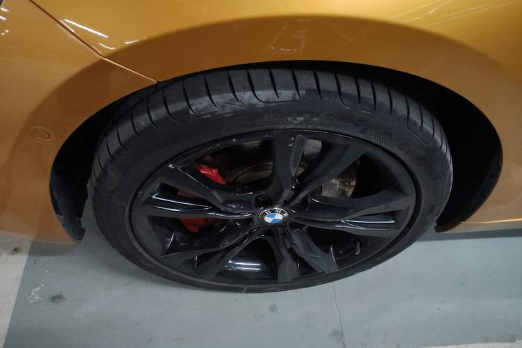 Used BMW 1 Series 2017 120i Design Package Model Left Front Wheel Hub