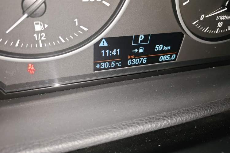 Used BMW 1 Series 2017 118i Sport Edition Odometer Close Up