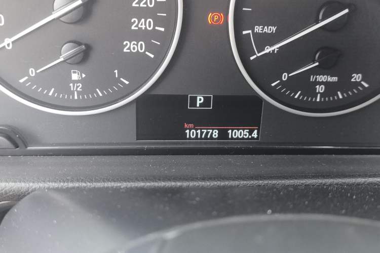 Used BMW 1 Series 2017 118i Sport Edition Odometer Close Up