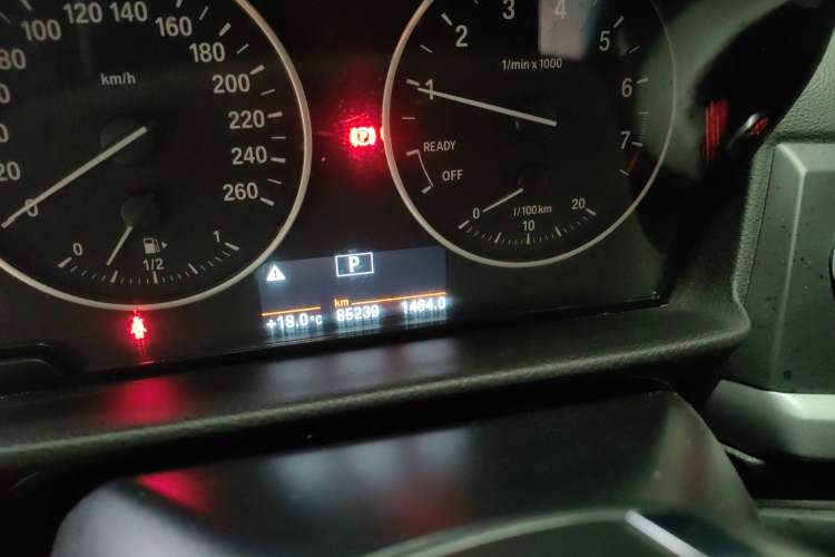 Used BMW 1 Series 2017 118i Fashion Model Odometer Close Up