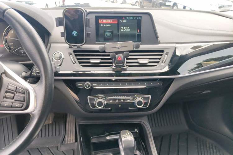 Used BMW 1 Series 2018 118i Sport Edition Audio And AC Panel