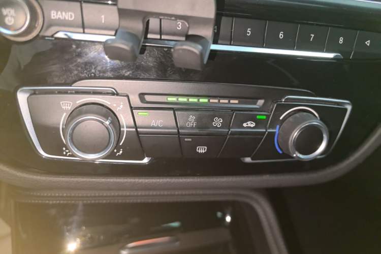 Used BMW 1 Series 2018 118i Sport Edition Audio And AC Panel