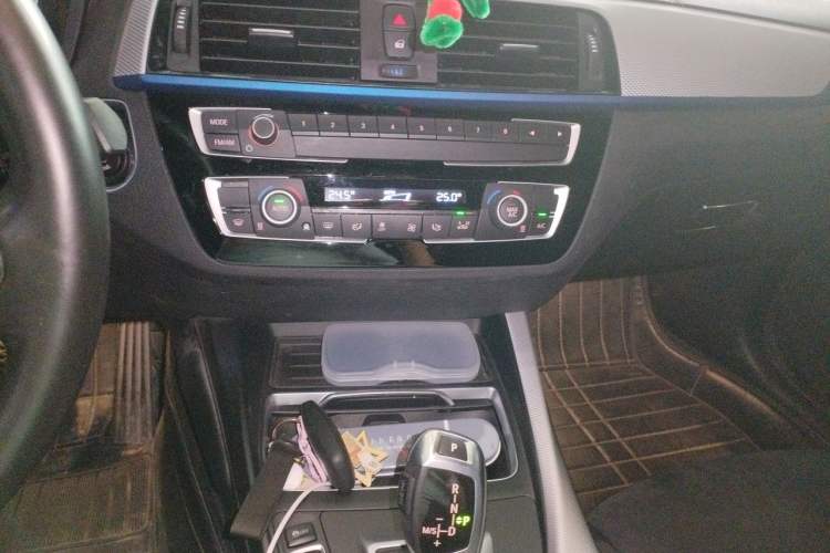 Used BMW 1 Series 2018 120i M Sport Package Audio And AC Panel