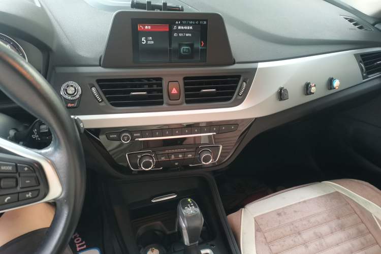 Used BMW 1 Series 2018 118i Fashion Model Audio And AC Panel