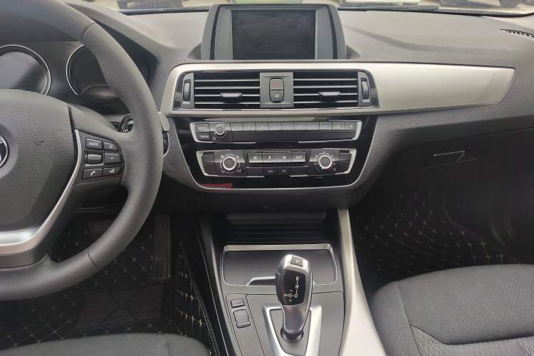 Used BMW 1 Series 2018 118i Leading Model Audio And AC Panel