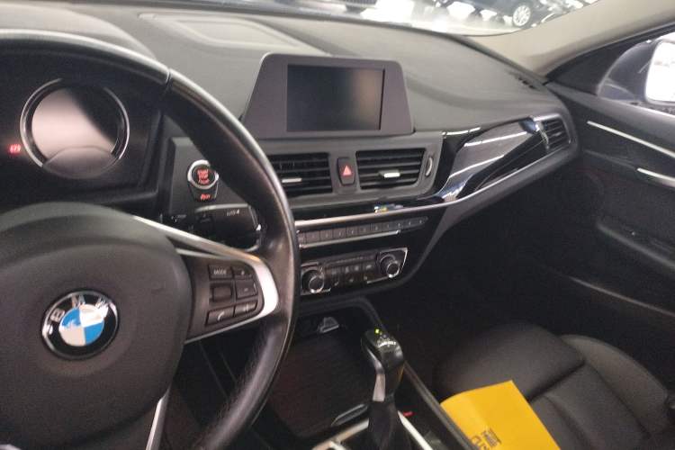 Used BMW 1 Series 2018 118i Sport Edition Audio And AC Panel