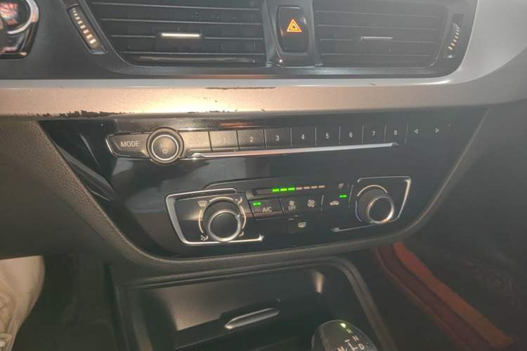 Used BMW 1 Series 2018 118i Fashion Model Audio And AC Panel