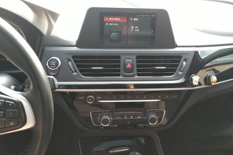 Used BMW 1 Series 2018 118i Sport Edition Audio And AC Panel