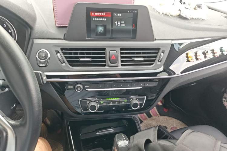 Used BMW 1 Series 2018 118i Sport Edition Audio And AC Panel
