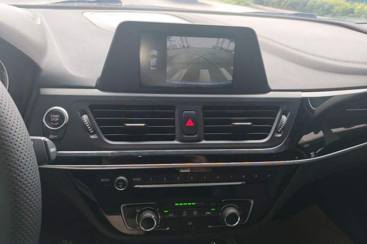 Used BMW 1 Series 2018 118i Sport Edition Audio And AC Panel