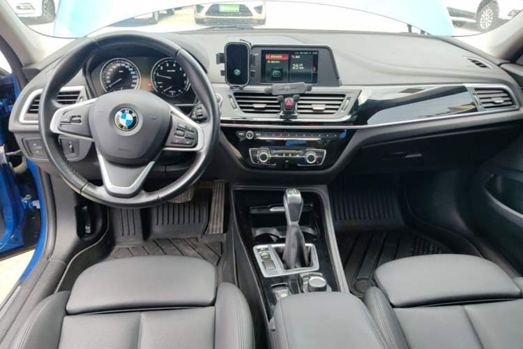 Used BMW 1 Series 2018 118i Sport Edition Center Console